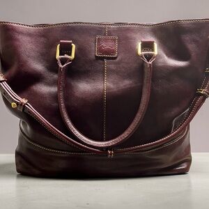 Dooney & Bourke Chelsea Shopper in Bordeaux